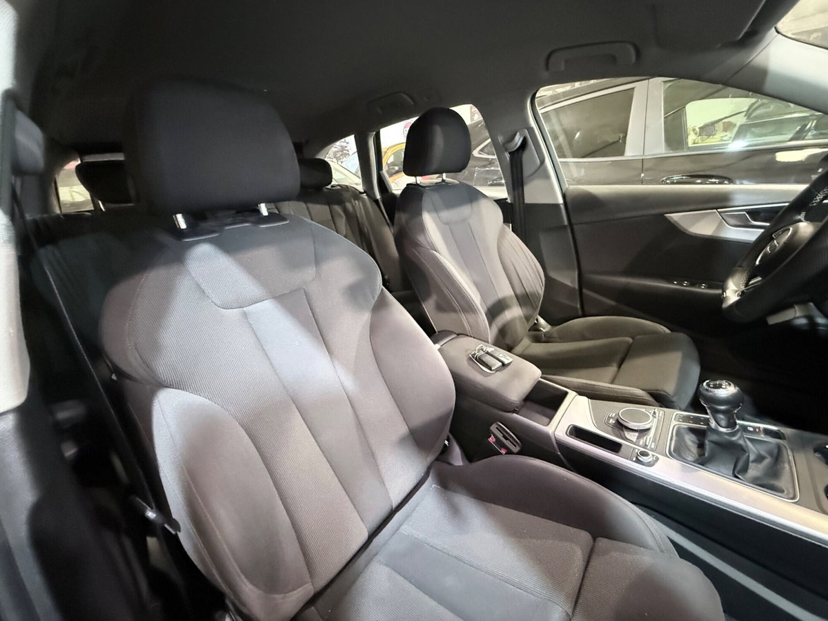 Audi A4 2.0 TDI 150 CV ultra Sport (19)