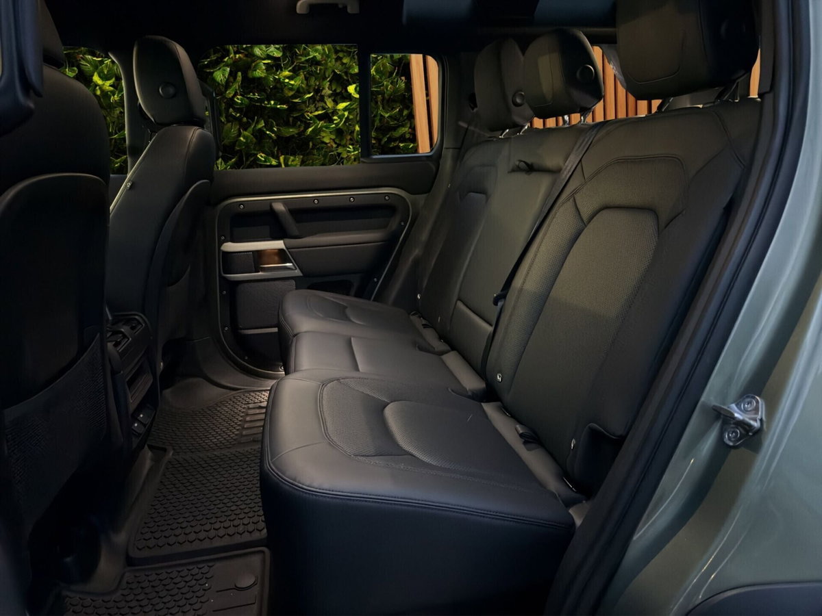 Land Rover Defender 110 3.0d i6 mhev X-Dynamic SE awd 200cv auto (16)