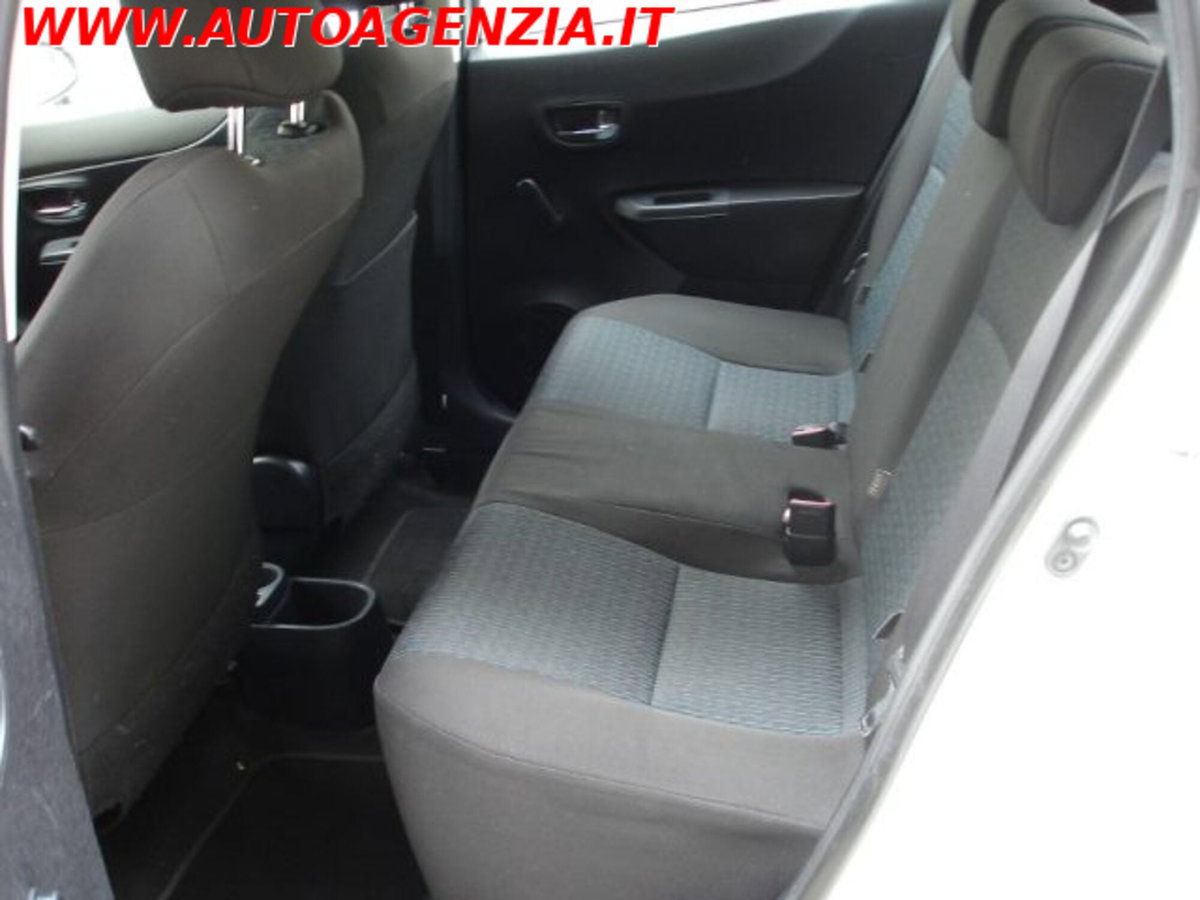 Toyota Yaris 1.0 5 porte Now GPL (12)