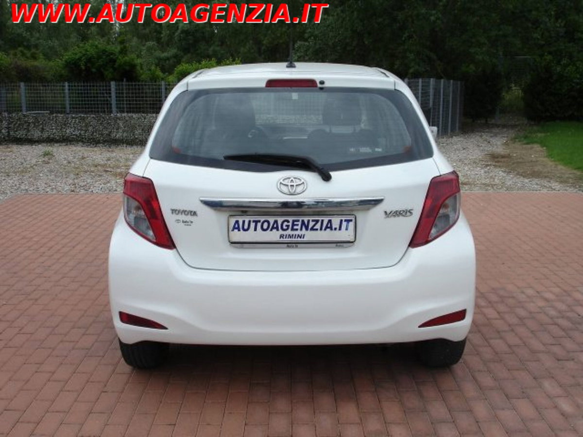 Toyota Yaris 1.0 5 porte Now GPL (7)