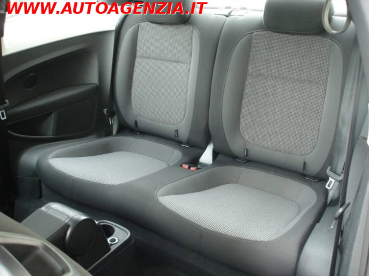Volkswagen Maggiolino 1.6 TDI Design (10)