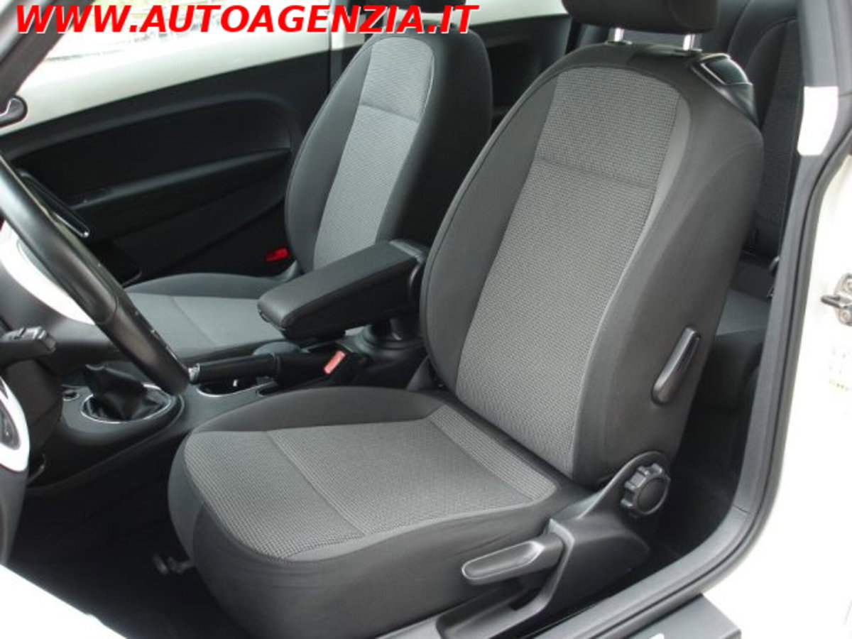 Volkswagen Maggiolino 1.6 TDI Design (9)