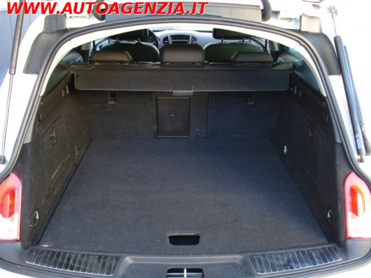 Opel Insignia Station Wagon CDTI 160CV Sports Cosmo (13)