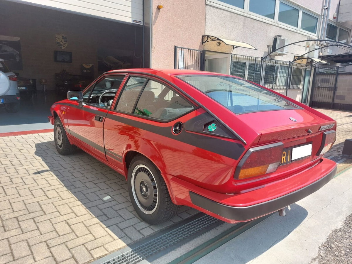 Alfa Romeo Alfetta GTV 2.0 Grand Prix (9)