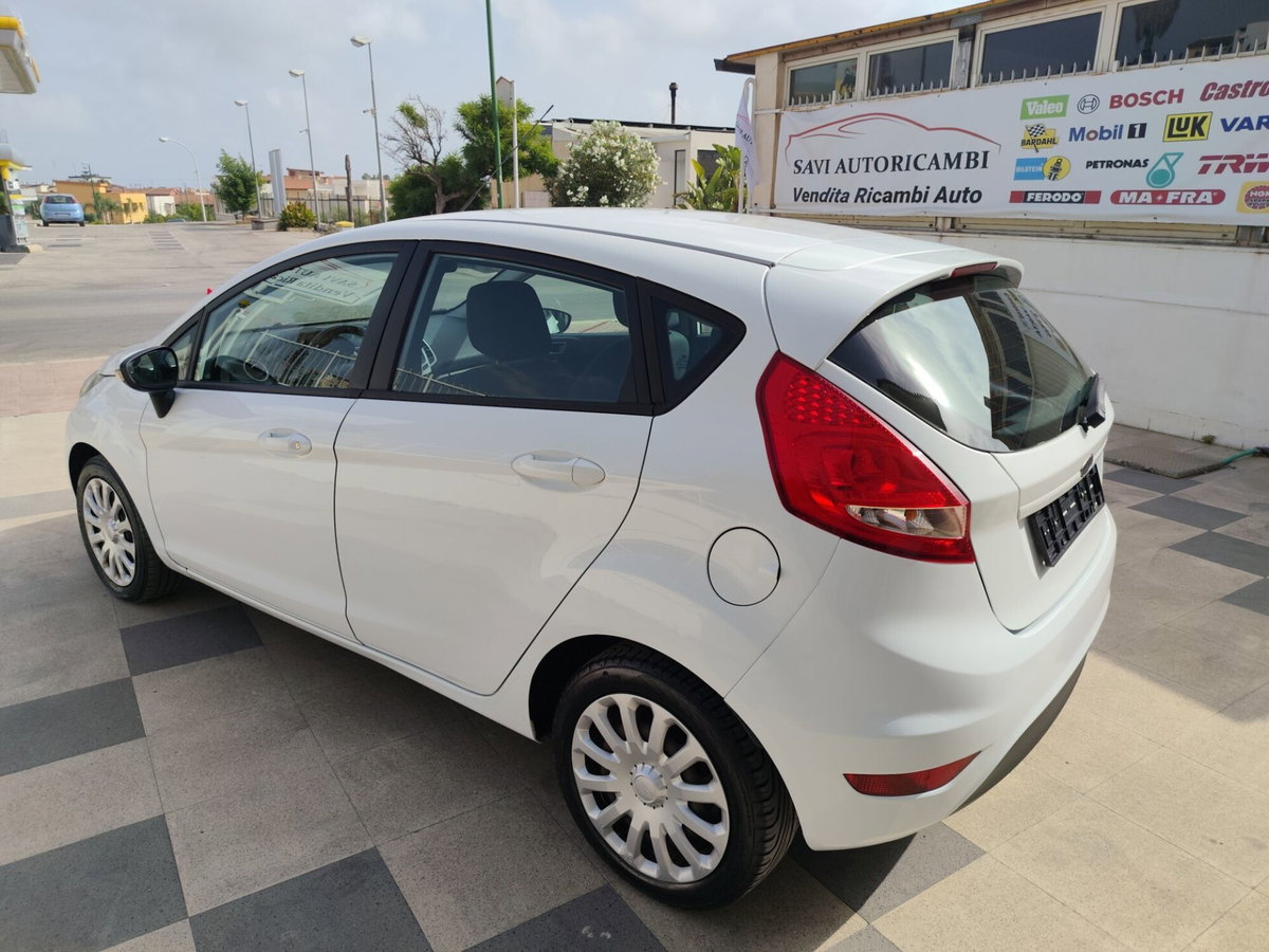 Ford Fiesta Ikon 1.4 TDCi 70CV 5 porte (4)