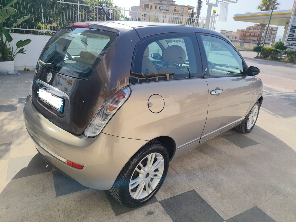 Lancia Ypsilon 1.3 MJT 75 CV Argento (3)