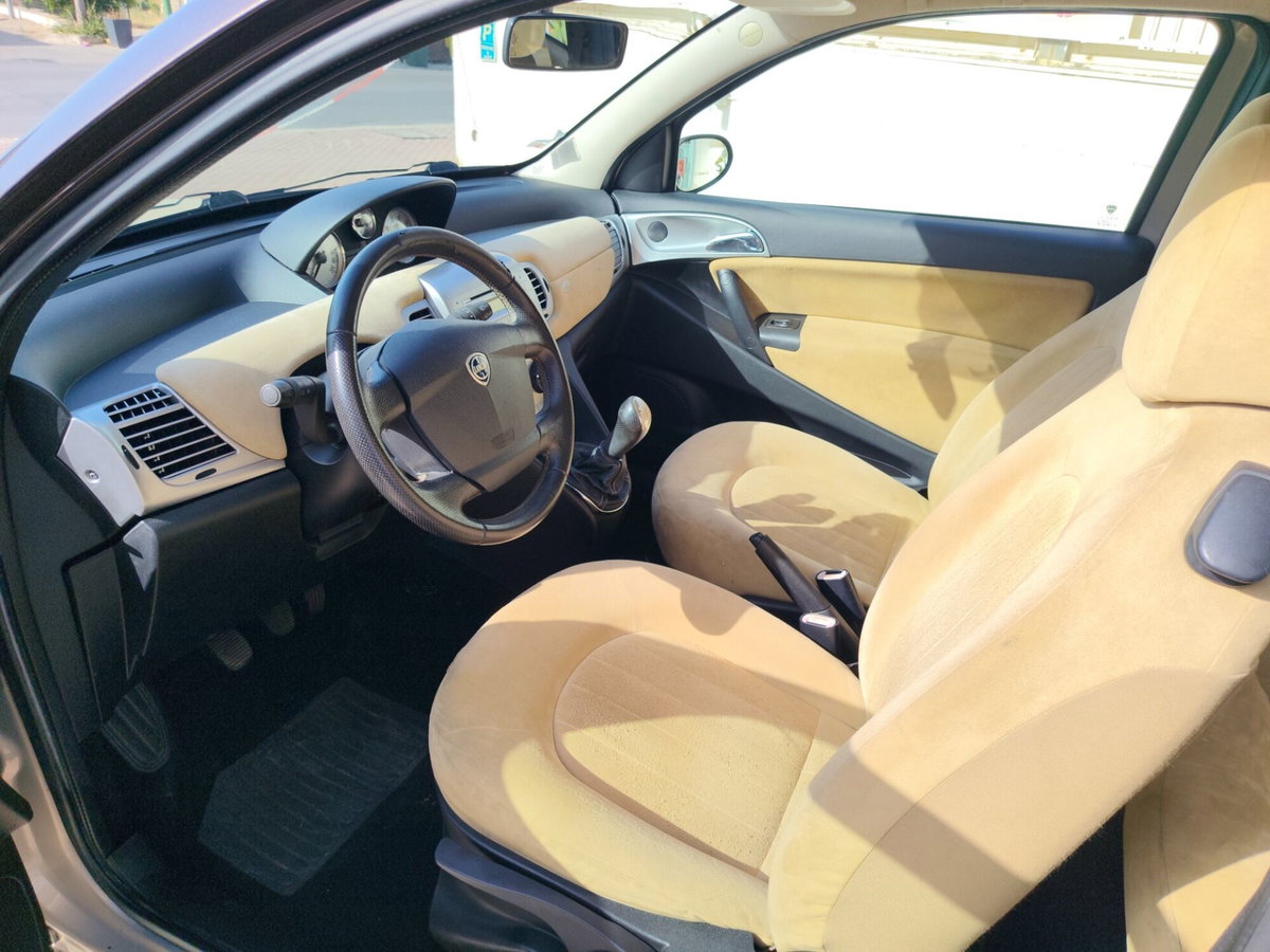 Lancia Ypsilon 1.3 MJT 75 CV Argento (5)