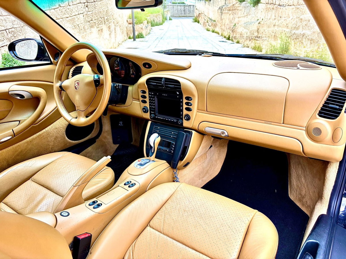 Porsche 911 Coupé Carrera 4S cat (10)