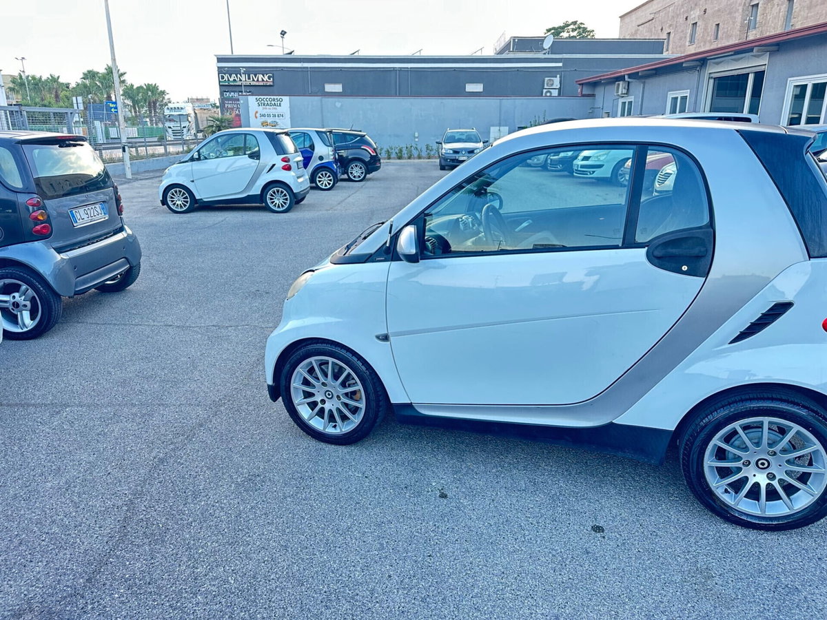 smart Fortwo 1000 52 kW MHD coupé pulse (8)