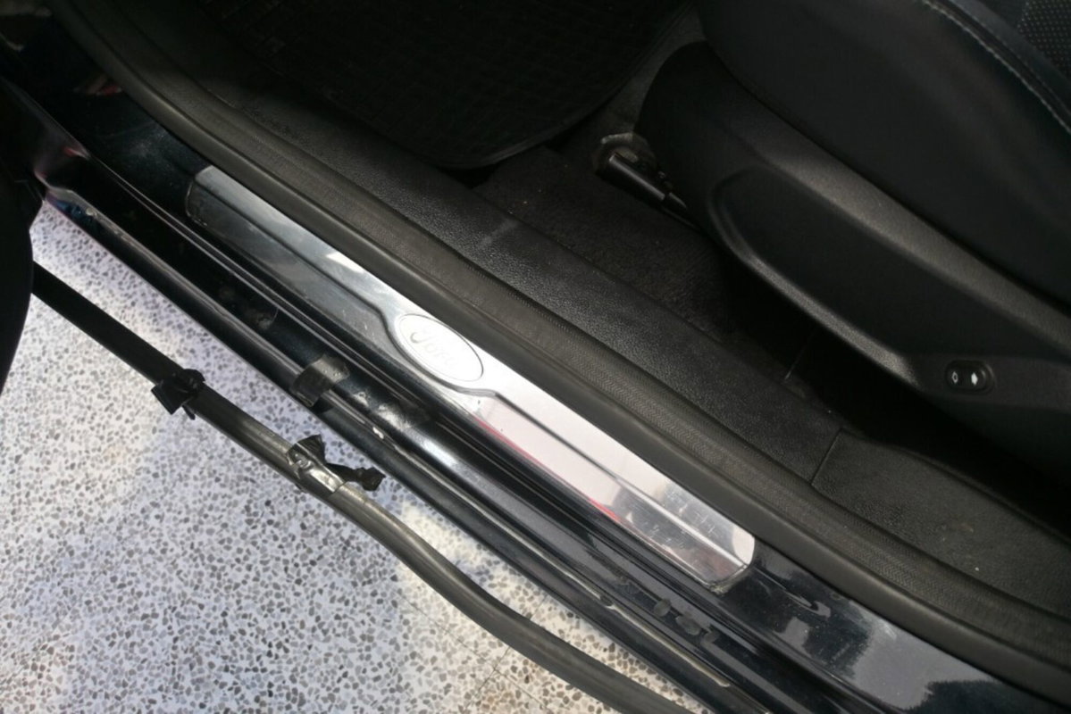 Ford Mondeo 2.0 TDCi 140 CV 5 porte Titanium DPF (19)