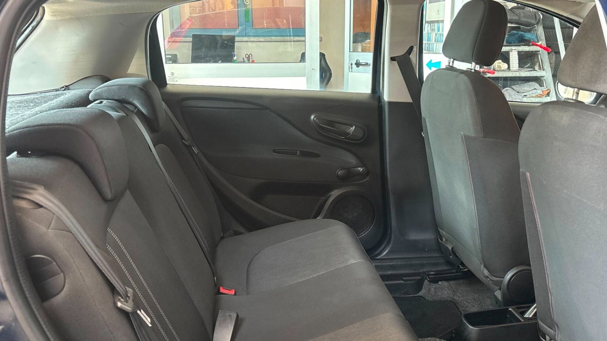 Fiat Punto 1.2 8V 5 porte Lounge (19)