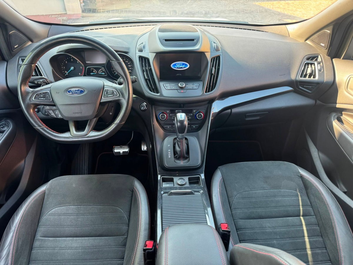 Ford Kuga 2.0 TDCI 150 CV S&S 4WD Powershift ST-Line (10)