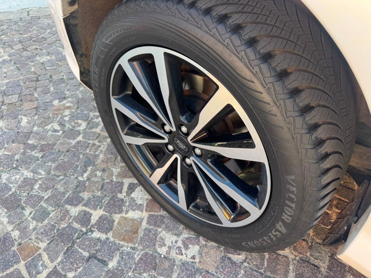Ford Kuga 2.0 TDCI 150 CV S&S 4WD Powershift ST-Line (17)