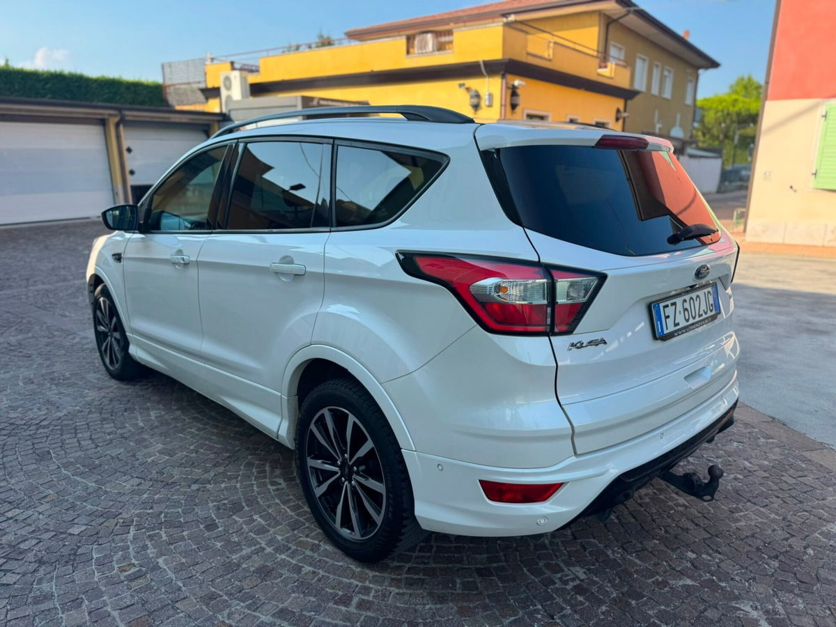 Ford Kuga 2.0 TDCI 150 CV S&S 4WD Powershift ST-Line (4)