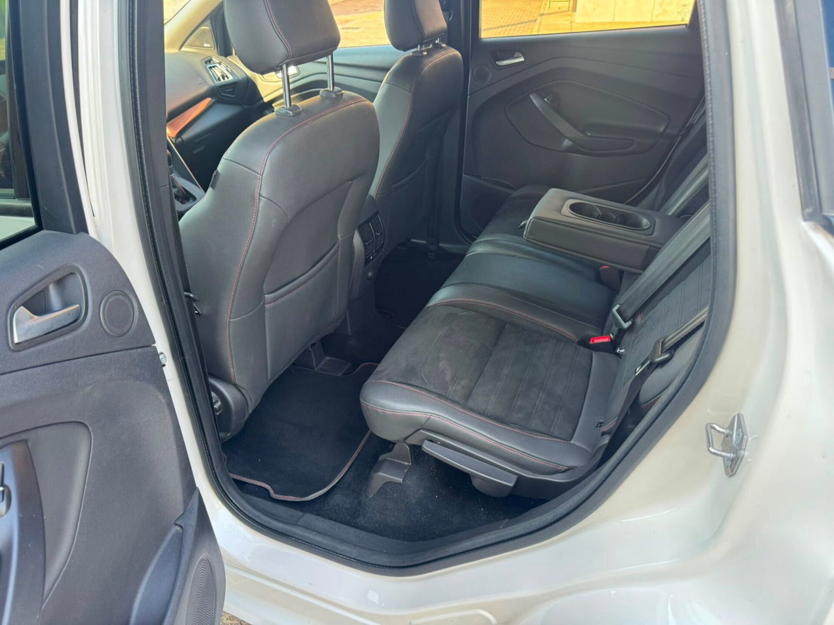 Ford Kuga 2.0 TDCI 150 CV S&S 4WD Powershift ST-Line (7)