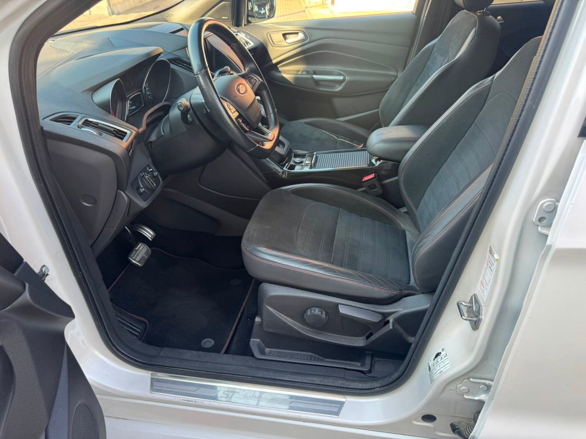 Ford Kuga 2.0 TDCI 150 CV S&S 4WD Powershift ST-Line (8)