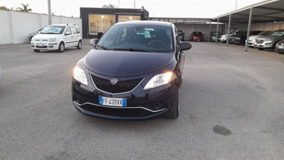 Lancia Ypsilon 1.2 69 CV 5 porte GPL Ecochic Silver usata