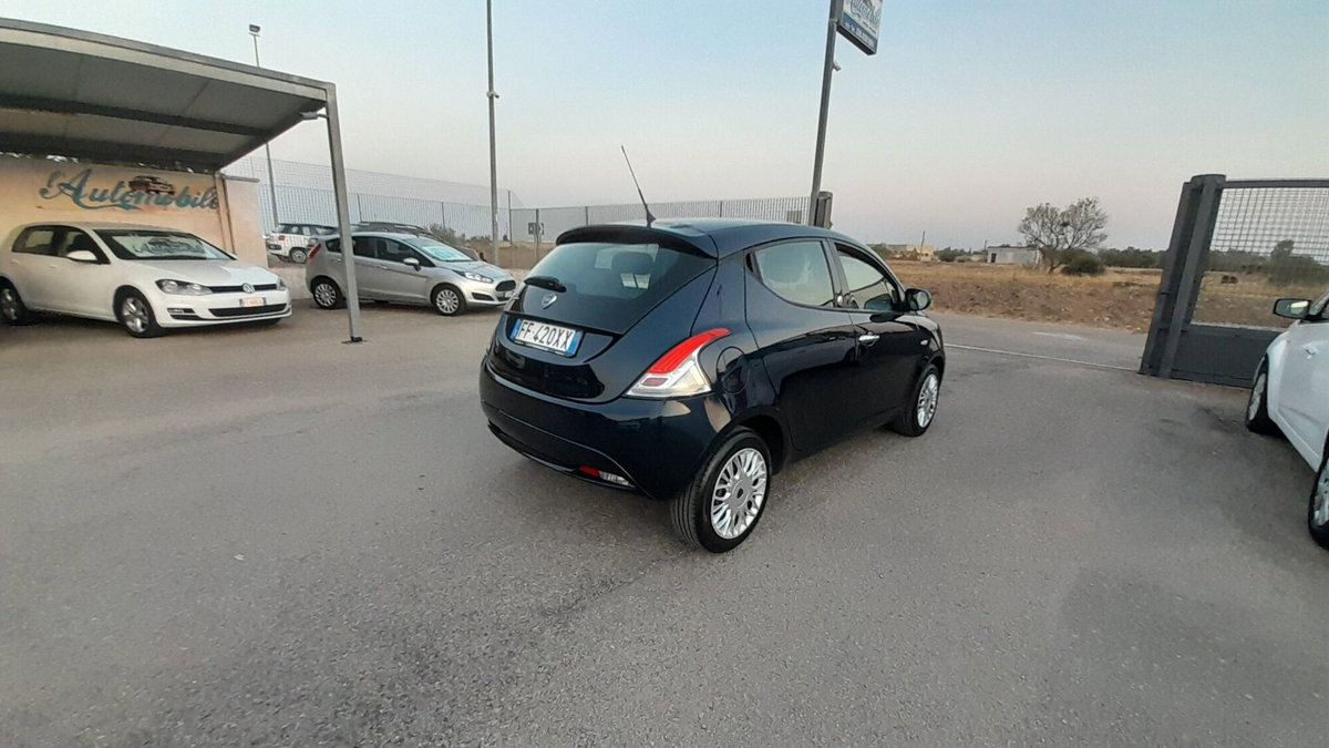 Lancia Ypsilon 1.2 69 CV 5 porte GPL Ecochic Silver (12)