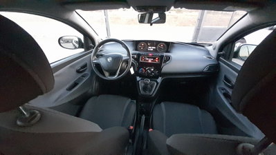 Lancia Ypsilon 1.2 69 CV 5 porte GPL Ecochic Silver (14)