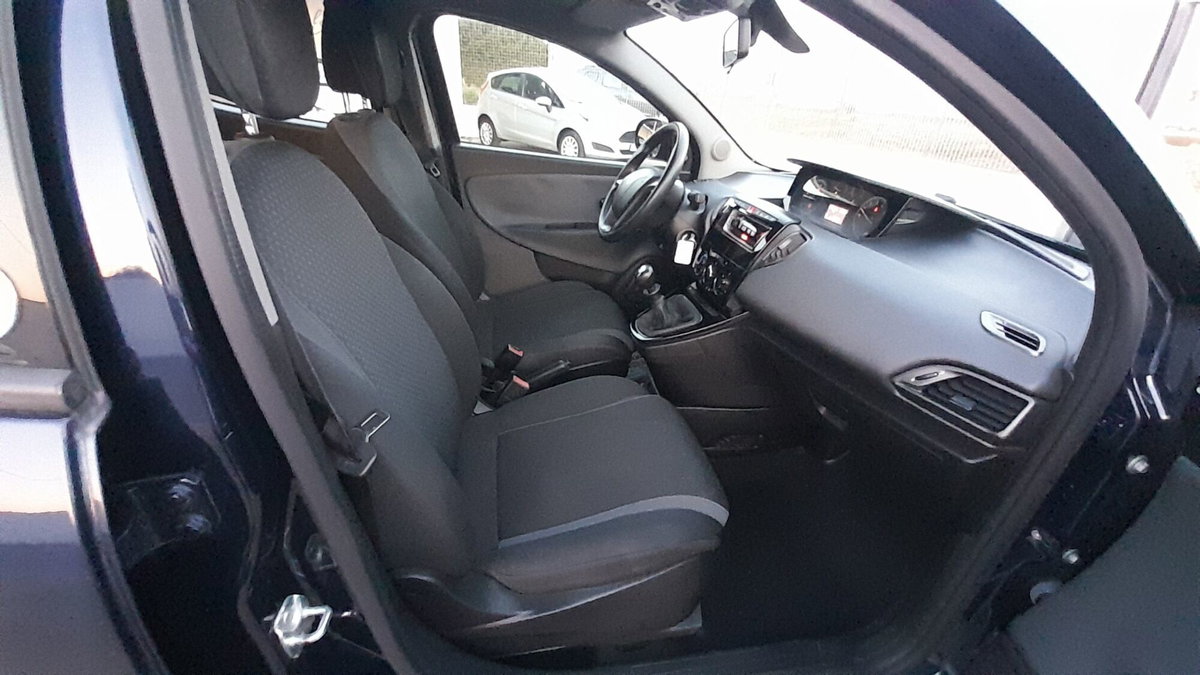 Lancia Ypsilon 1.2 69 CV 5 porte GPL Ecochic Silver (16)