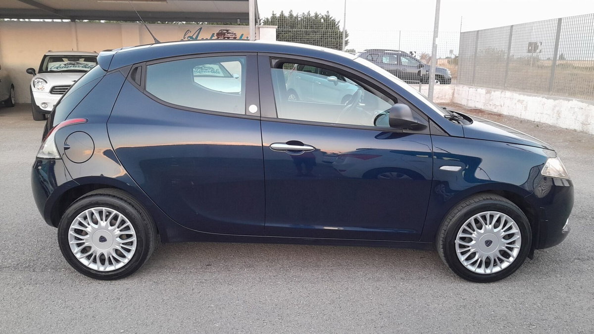 Lancia Ypsilon 1.2 69 CV 5 porte GPL Ecochic Silver (17)