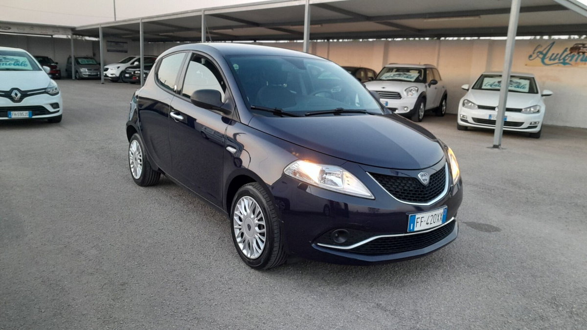 Lancia Ypsilon 1.2 69 CV 5 porte GPL Ecochic Silver (18)