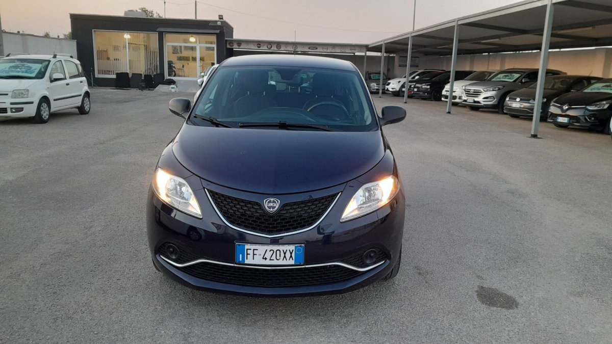 Lancia Ypsilon 1.2 69 CV 5 porte GPL Ecochic Silver (19)