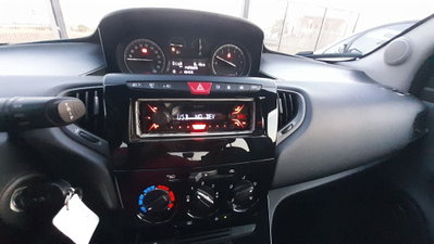 Lancia Ypsilon 1.2 69 CV 5 porte GPL Ecochic Silver (4)