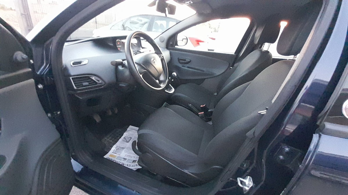 Lancia Ypsilon 1.2 69 CV 5 porte GPL Ecochic Silver (6)