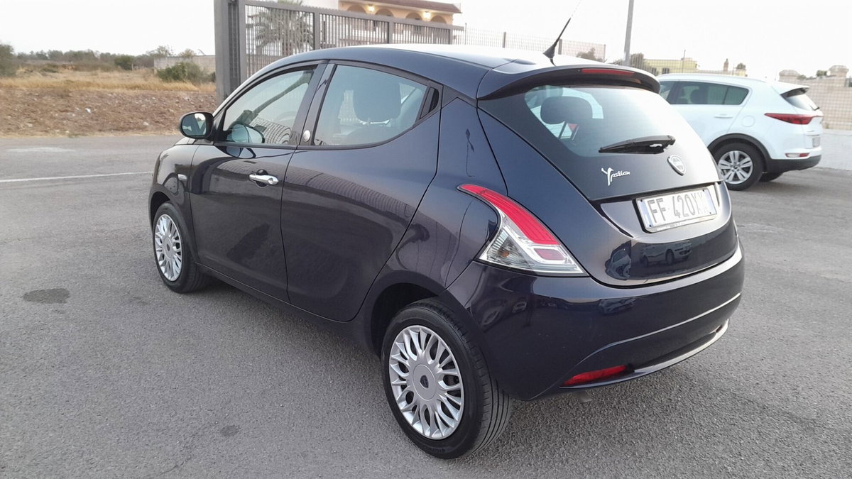 Lancia Ypsilon 1.2 69 CV 5 porte GPL Ecochic Silver (9)