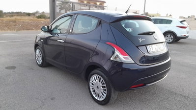 Lancia Ypsilon 1.2 69 CV 5 porte GPL Ecochic Silver (9)