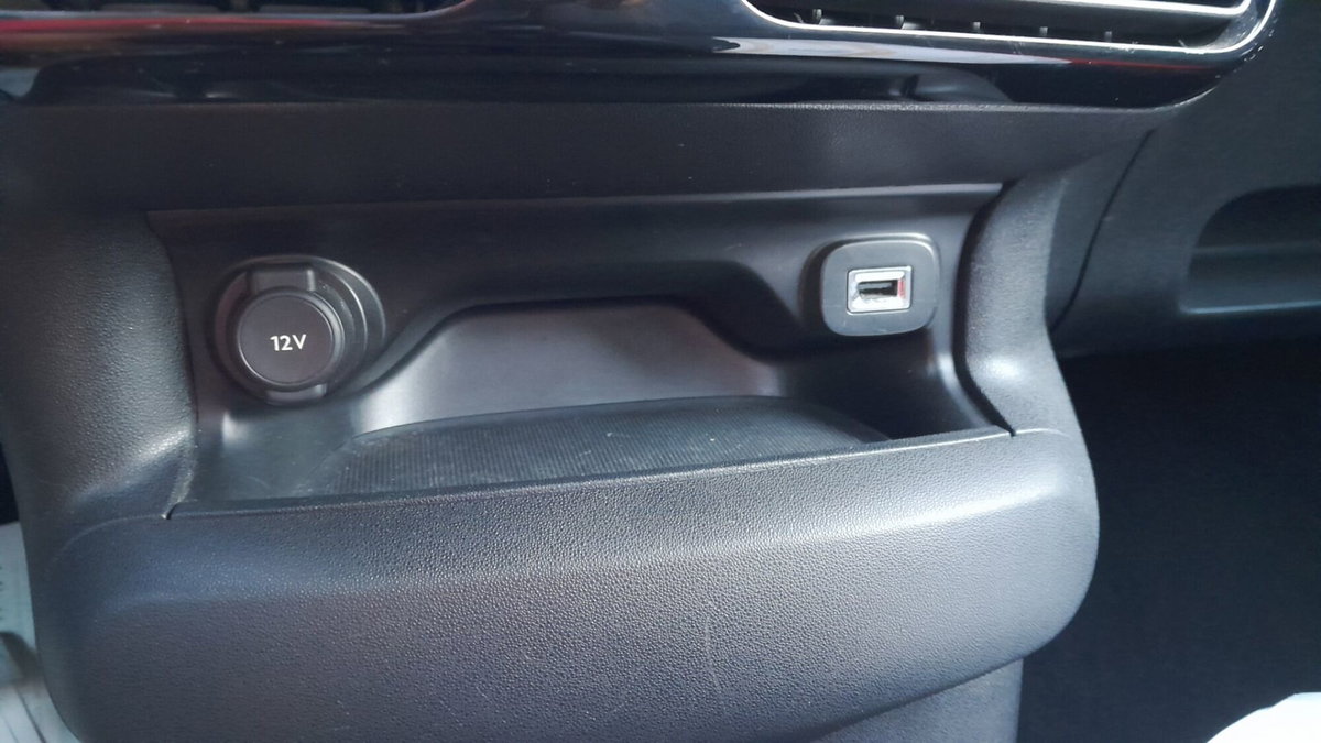 Citroen C4 Cactus PureTech 82 Shine (9)