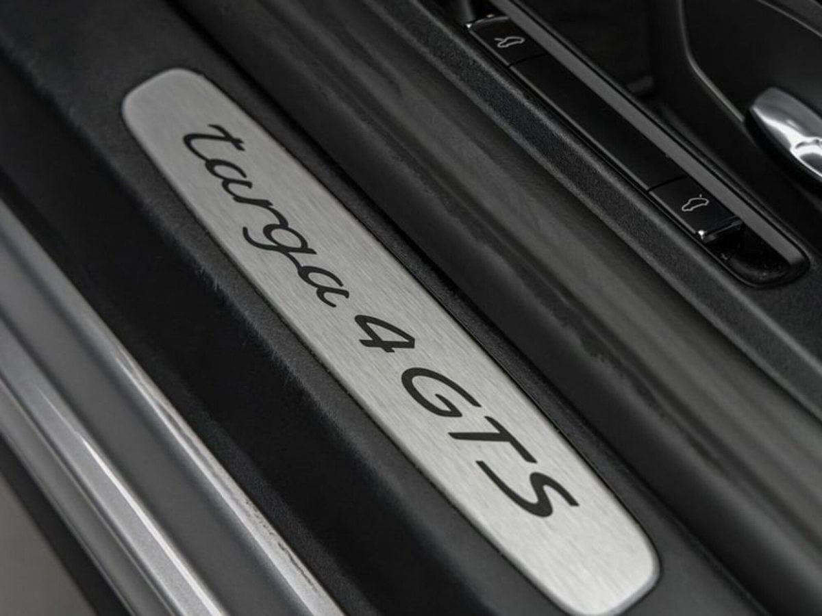 Porsche 911 Cabrio 3.0 Targa 4 GTS (15)