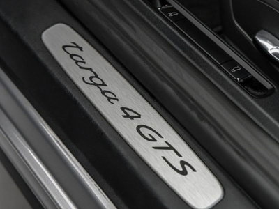 Porsche 911 Cabrio 3.0 Targa 4 GTS (15)