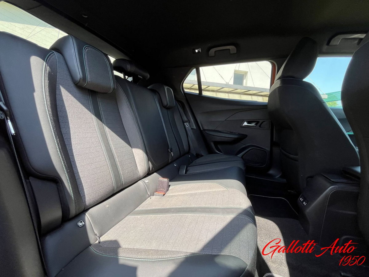 Peugeot 2008 1.2 puretech Allure s&s 100cv (14)