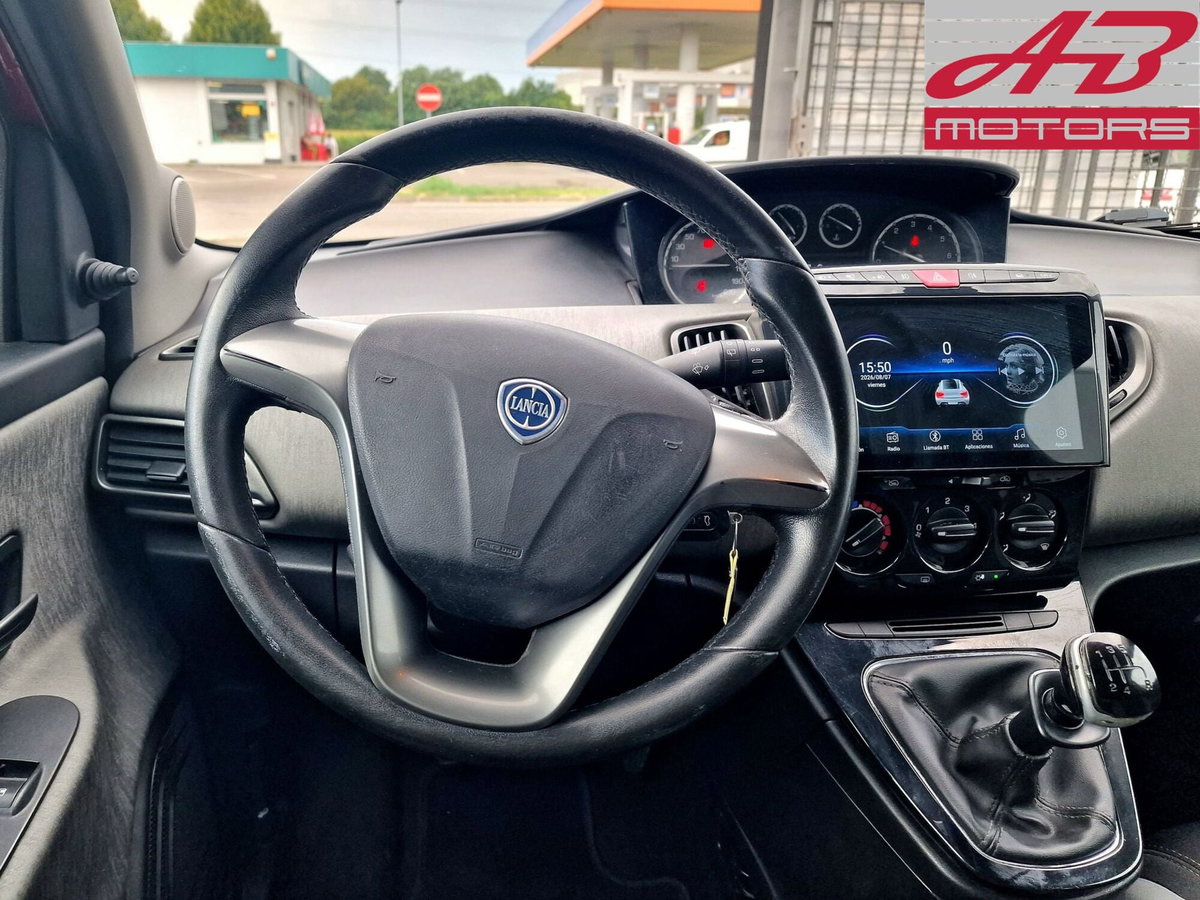 Lancia Ypsilon 1.2 69 CV 5 porte Silver (13)