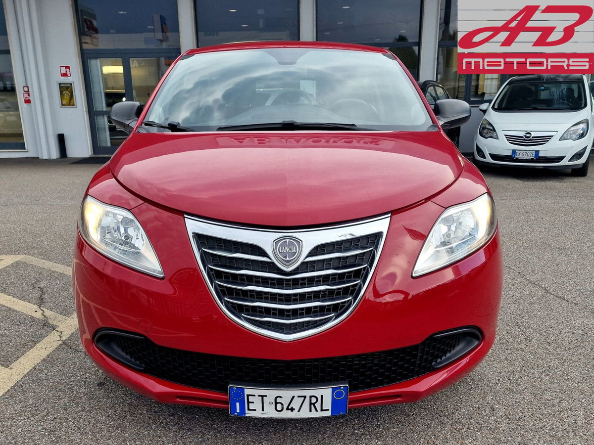 Lancia Ypsilon 1.2 69 CV 5 porte Silver (2)