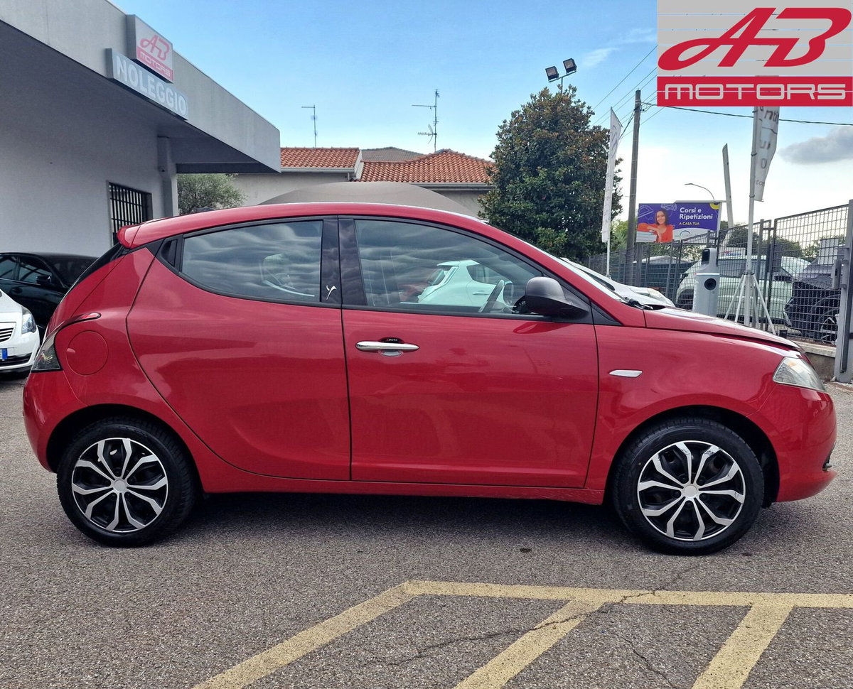 Lancia Ypsilon 1.2 69 CV 5 porte Silver (4)