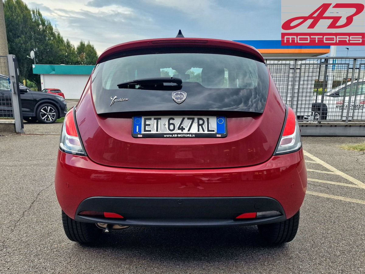 Lancia Ypsilon 1.2 69 CV 5 porte Silver (6)