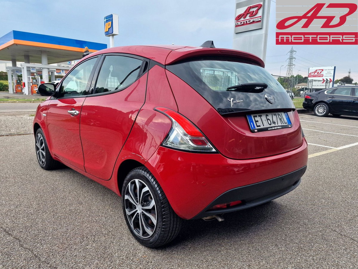 Lancia Ypsilon 1.2 69 CV 5 porte Silver (7)