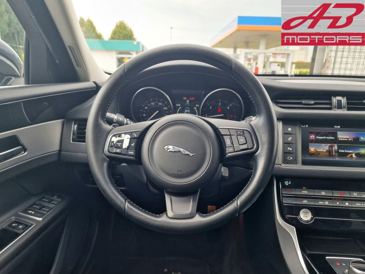Jaguar XF 2.0 D 180 CV Prestige (14)