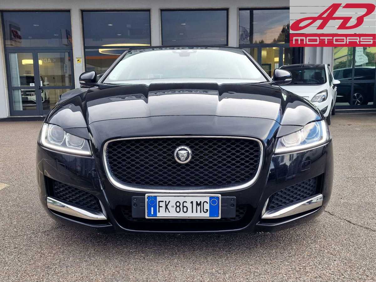 Jaguar XF 2.0 D 180 CV Prestige (2)
