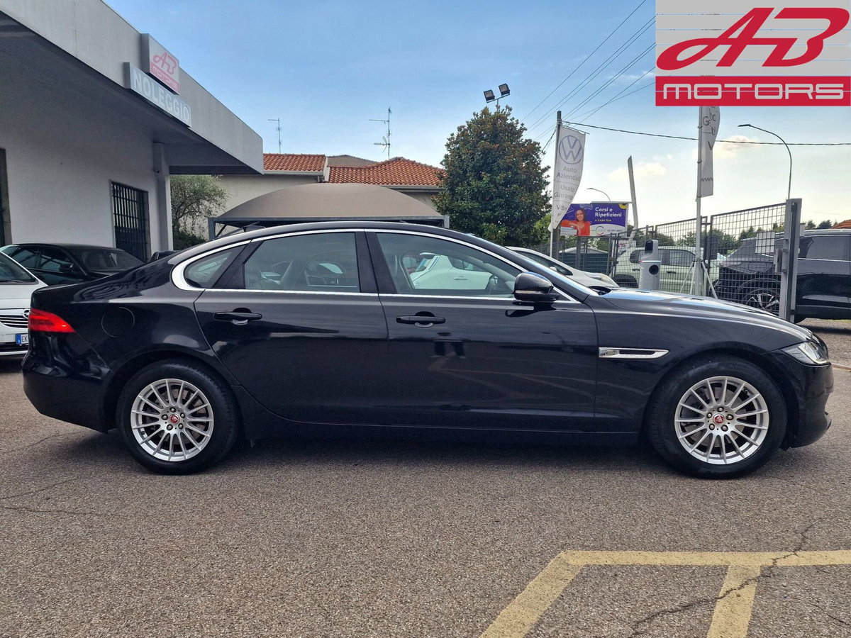 Jaguar XF 2.0 D 180 CV Prestige (4)
