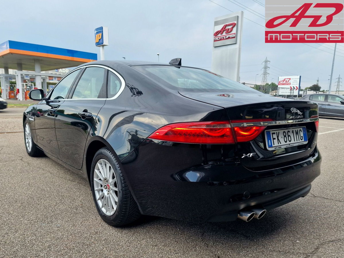 Jaguar XF 2.0 D 180 CV Prestige (7)
