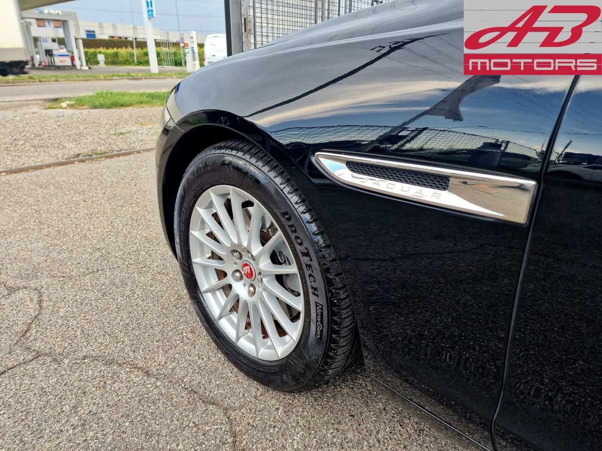 Jaguar XF 2.0 D 180 CV Prestige (9)