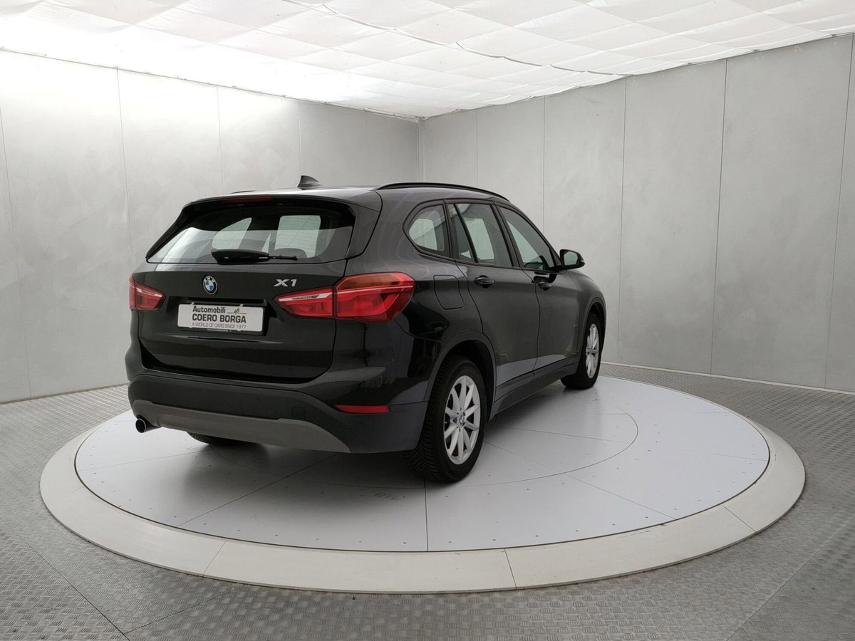 BMW X1 sDrive18d Business (4)