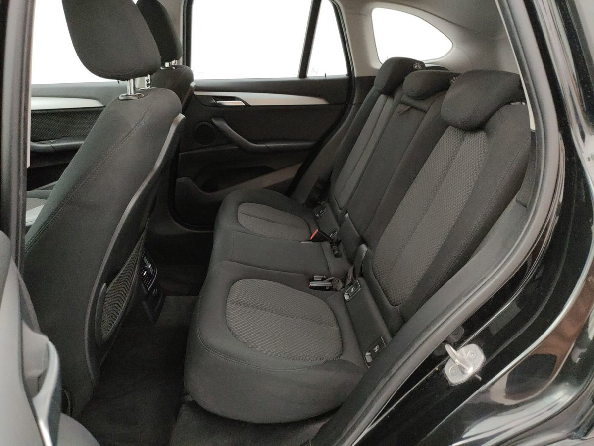 BMW X1 sDrive18d Business (8)