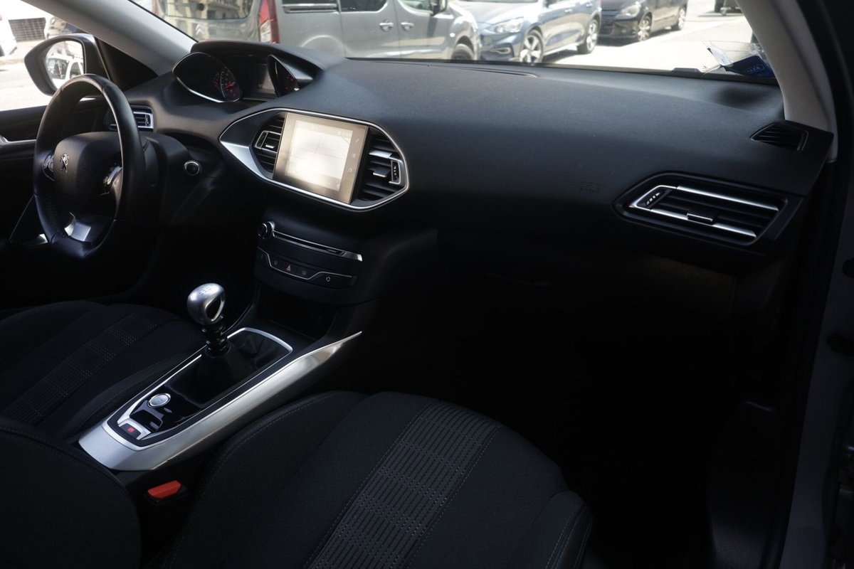Peugeot 308 SW PureTech Turbo 130 S&S EAT6 Allure (10)