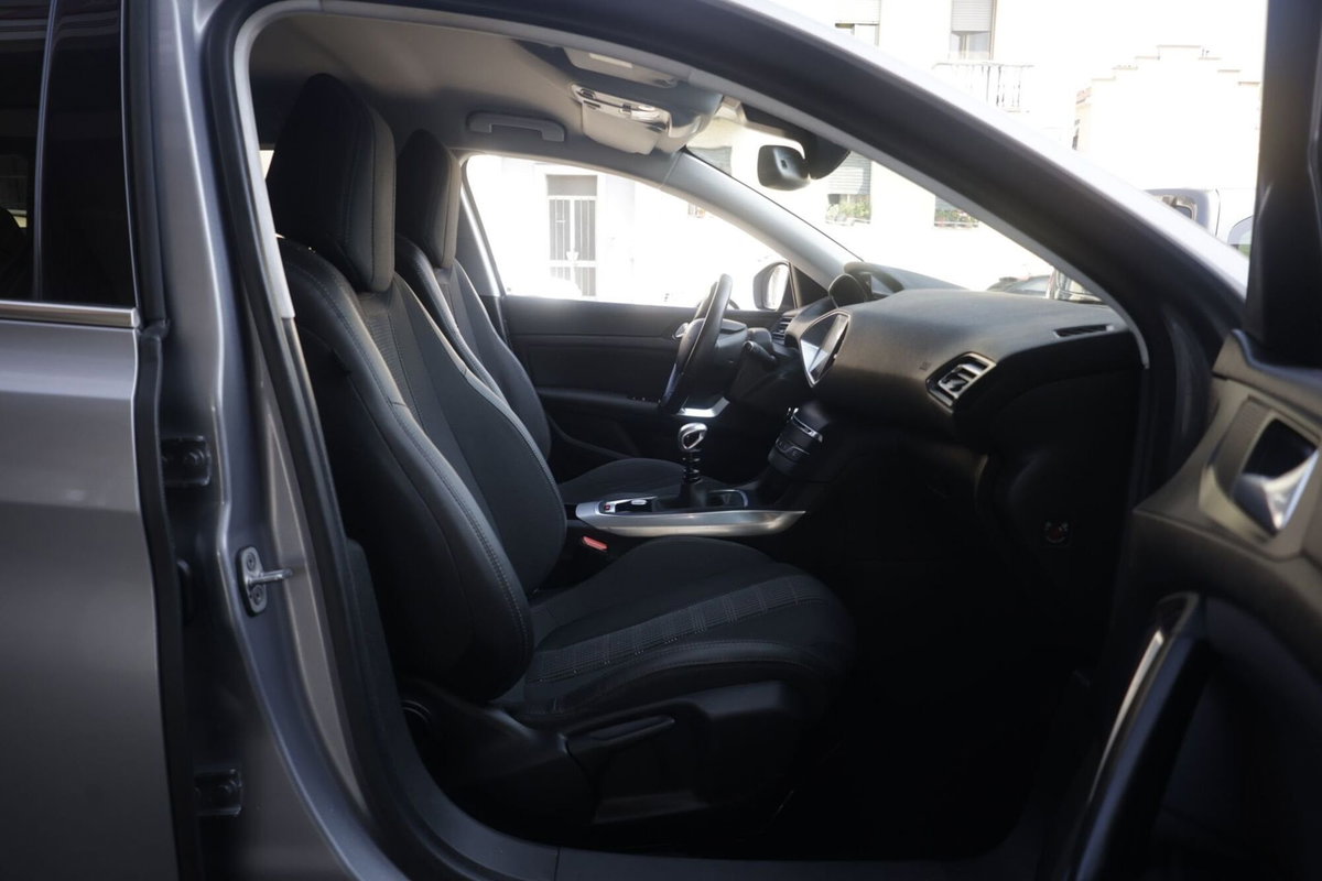 Peugeot 308 SW PureTech Turbo 130 S&S EAT6 Allure (12)
