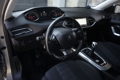 Peugeot 308 SW PureTech Turbo 130 S&S EAT6 Allure (15)